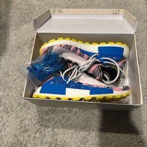 Mens Pharrell Williams Adidas Solar HU NMD size 9